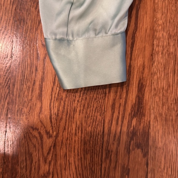 Zara Women’s Green Satin Silk Long-Sleeve Button Down Size Small - Picture 3 of 6
